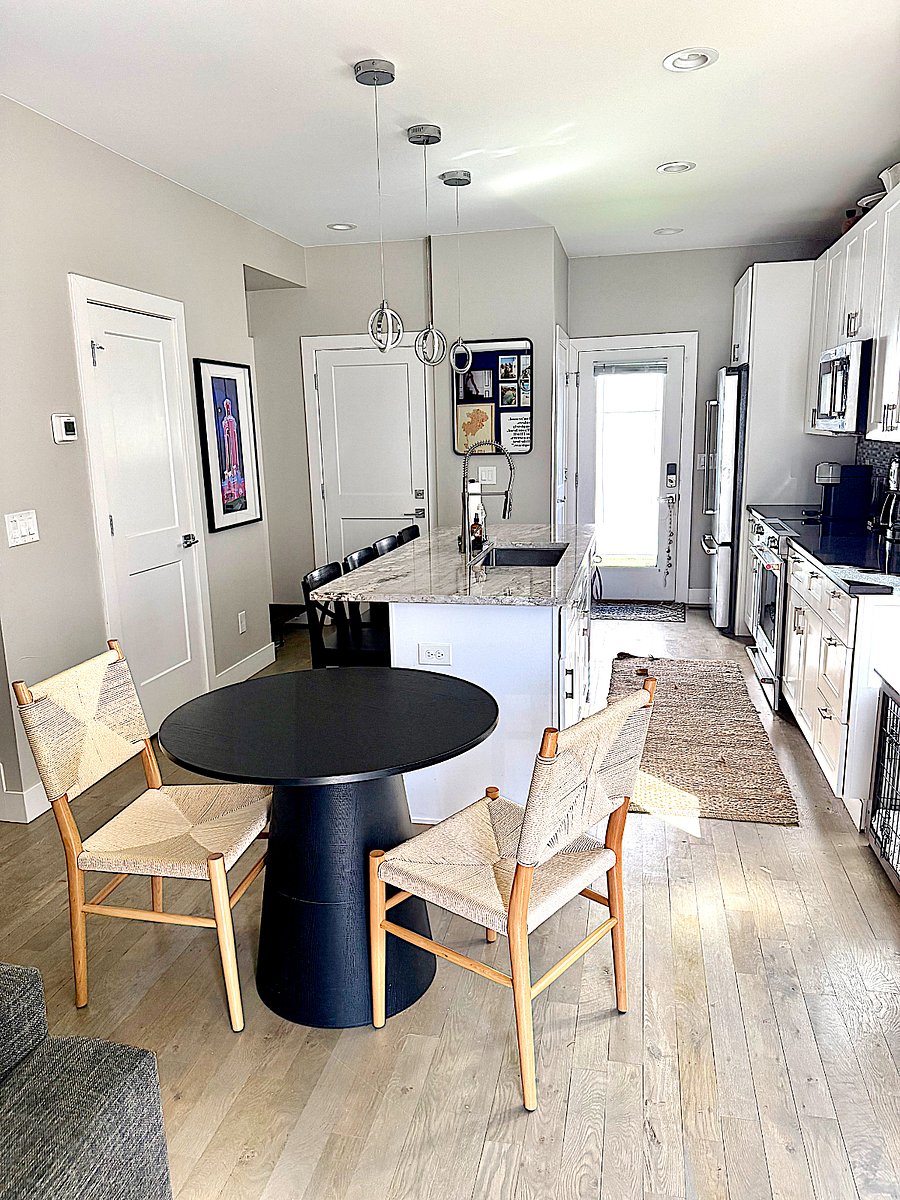 Kitchen island and breakfast table