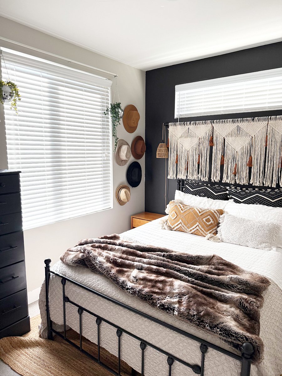 extra bedroom queen bed