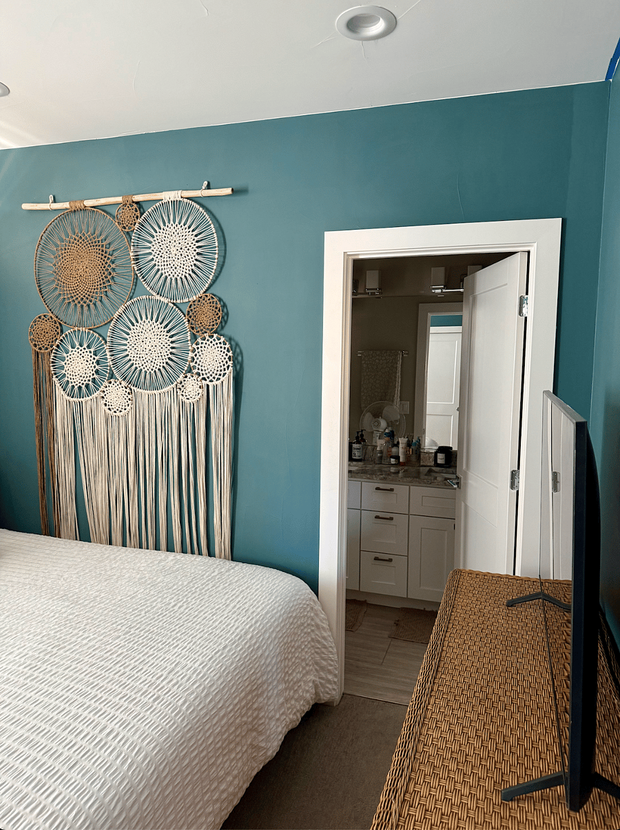 master bedroom bathroom entrance