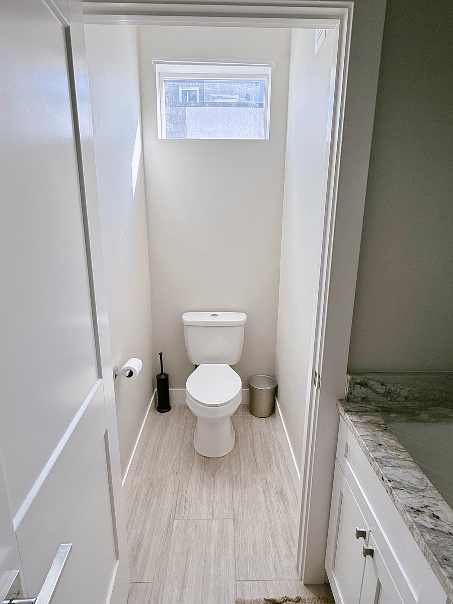 master bedroom toilet