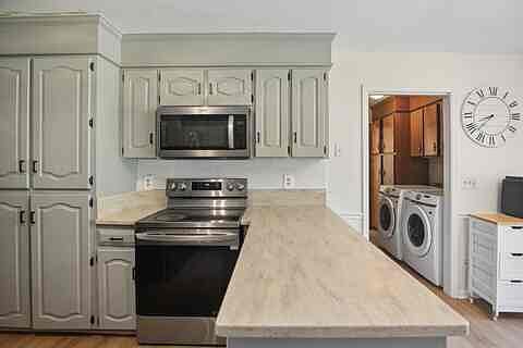 Furnished Finder property 1025853_1 photo 15