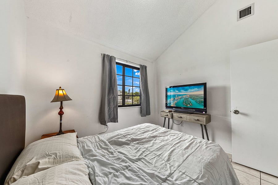Furnished Finder property 1025878_1 photo 24