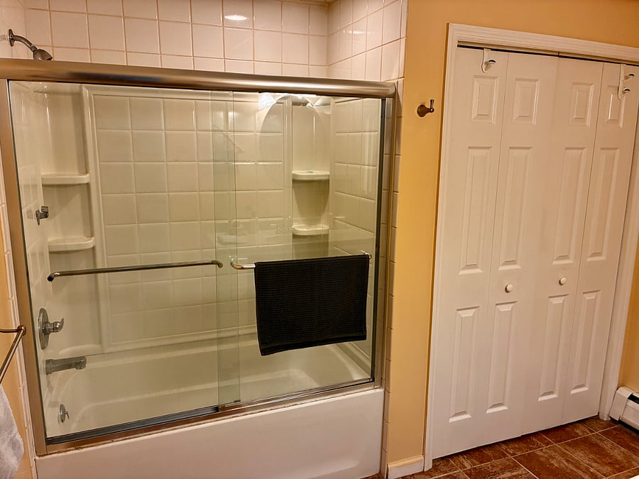 Very large spacious bathroom.