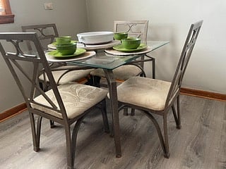 KITCHEN
Enjoy your meals at the modern glass top dining table.