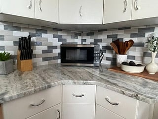 KITCHEN
Beautiful ocean beige granite countertops with tiled backsplash.