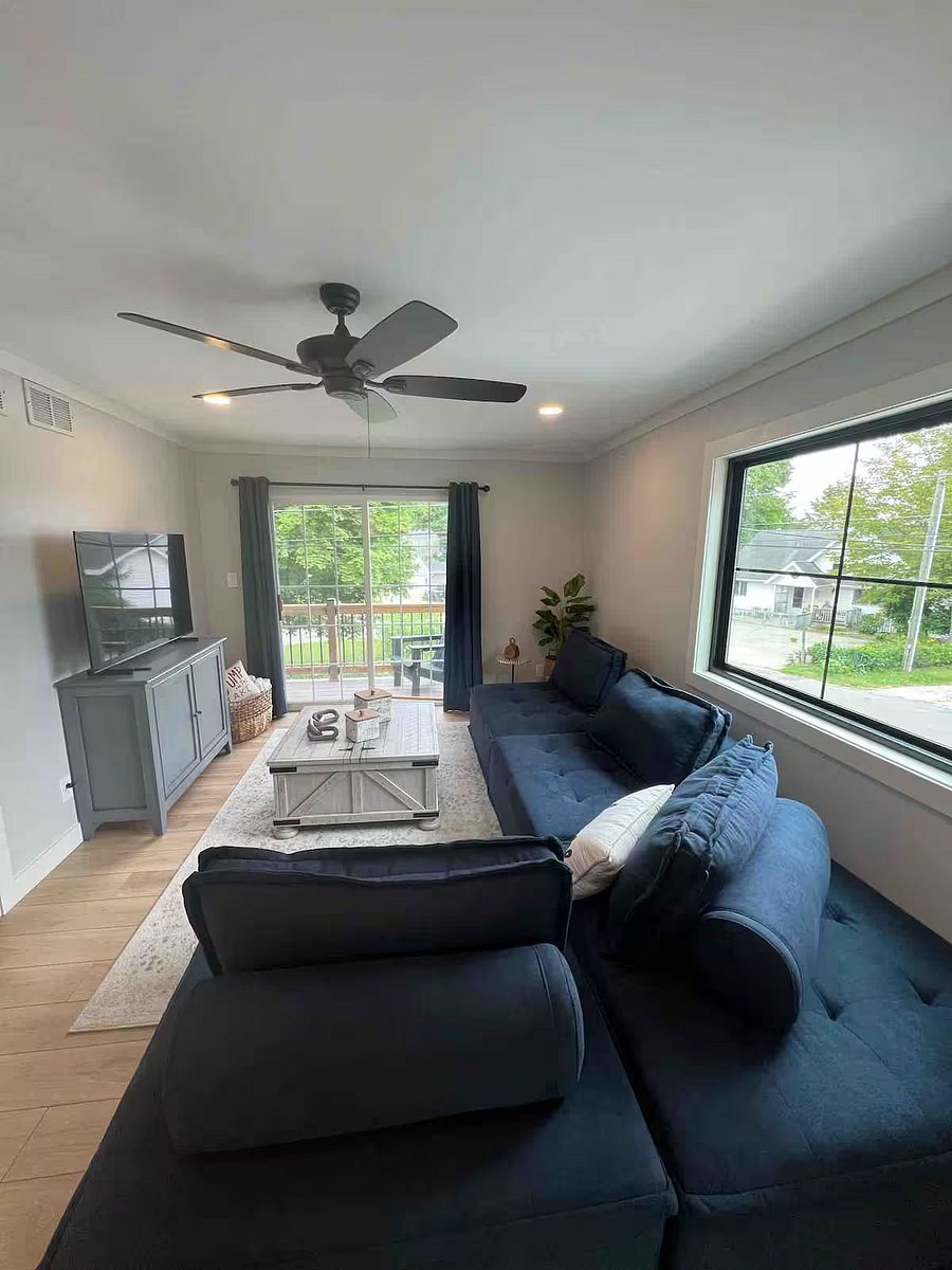 2nd living room area