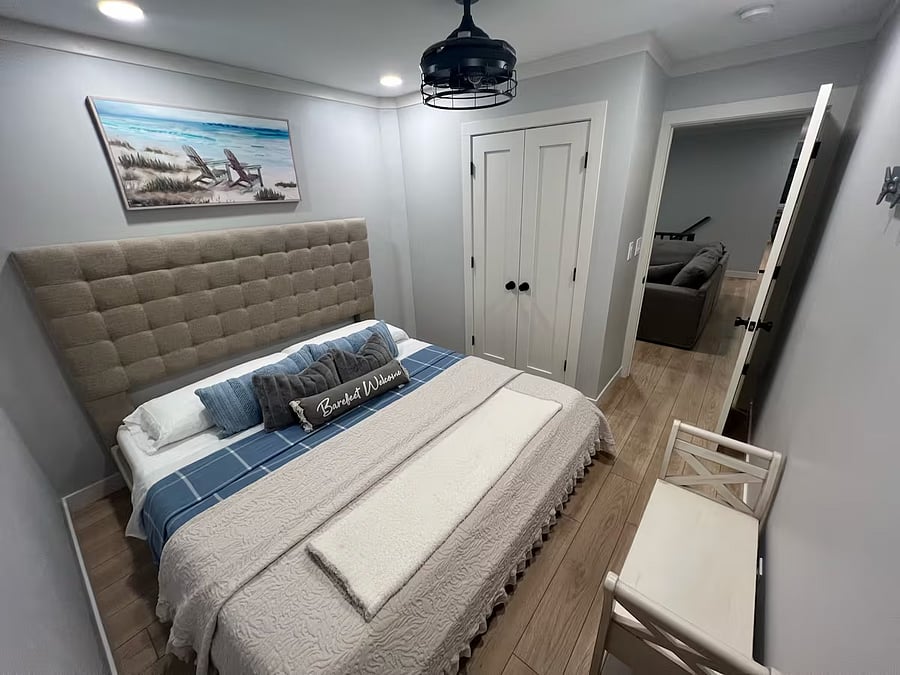 2nd bedroom - King bed