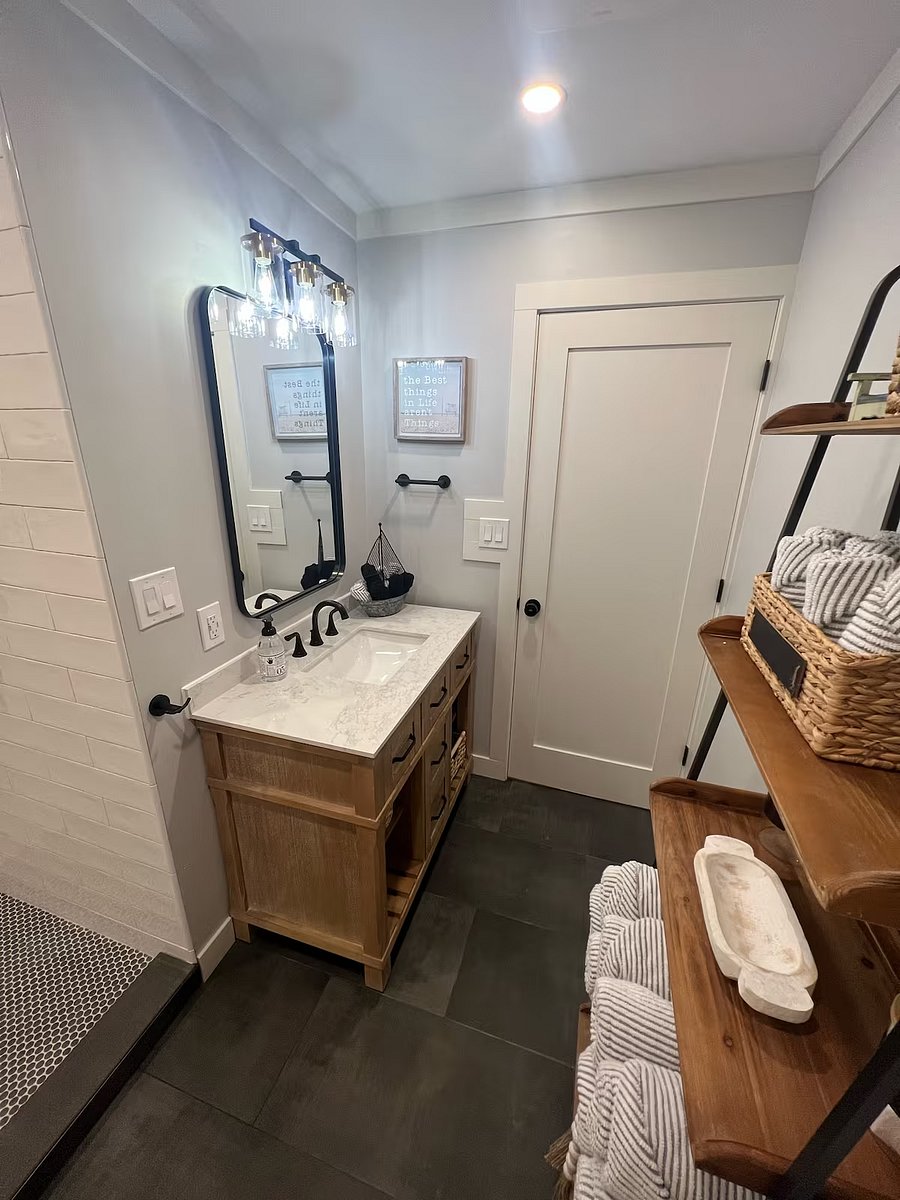 2nd bathroom