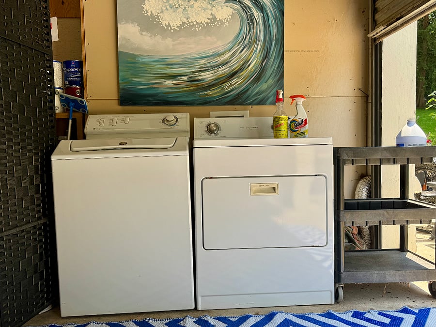 Full size washer and dryer located in garage/ workshop space next to Inn. Steps away from your door.
