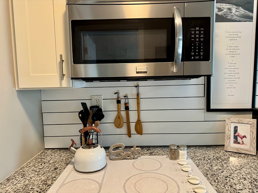 Cooktop and microwave in kitchen