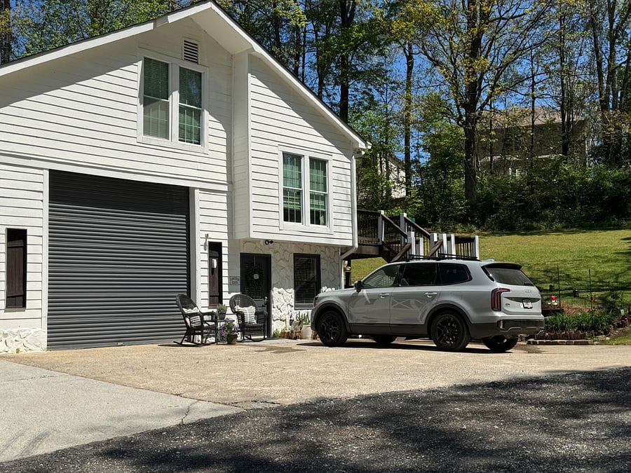 Designated parking outside the inn. The goat inn is a step less. Please inquire if you would like private garage parking for an additional fee.