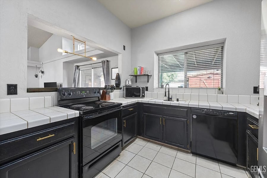 Furnished Finder property 1026229_1 photo 2