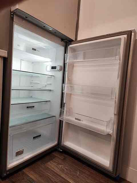 Refrigerator with ice maker
