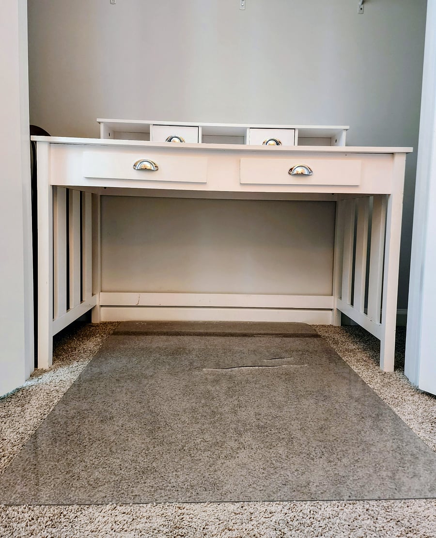 Shared work / desk space Back 3nd bedroom