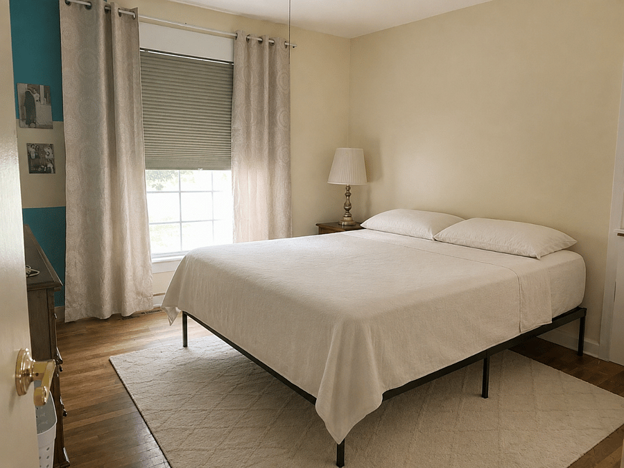 king bed and dresser 