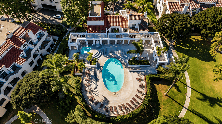 Community pool, hot tub, sauna, racketball court, and club house 