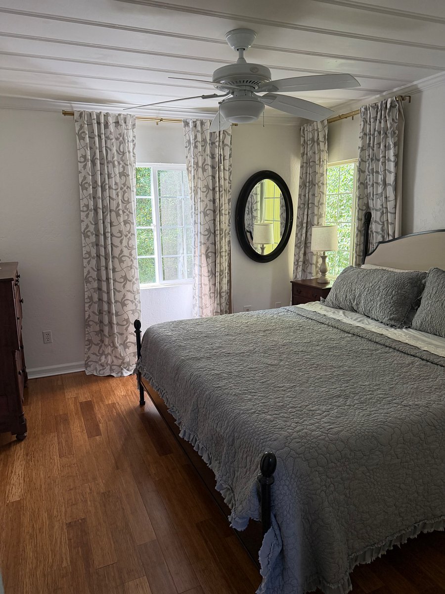 Master bedroom, king-size bed