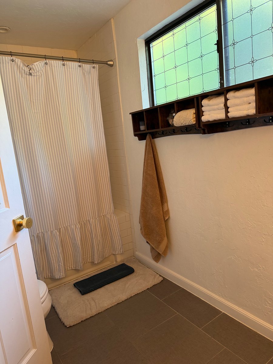 Hall, bathroom, shower bath