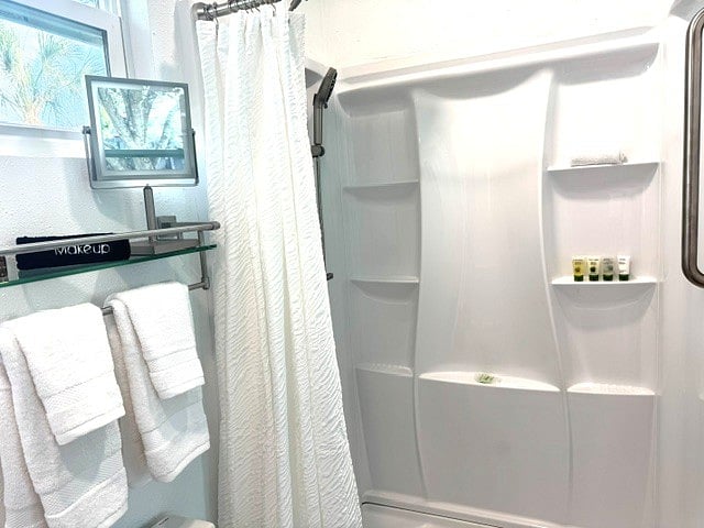 Shower with rain shower head and handheld combo. Also starter essential toiletries provided