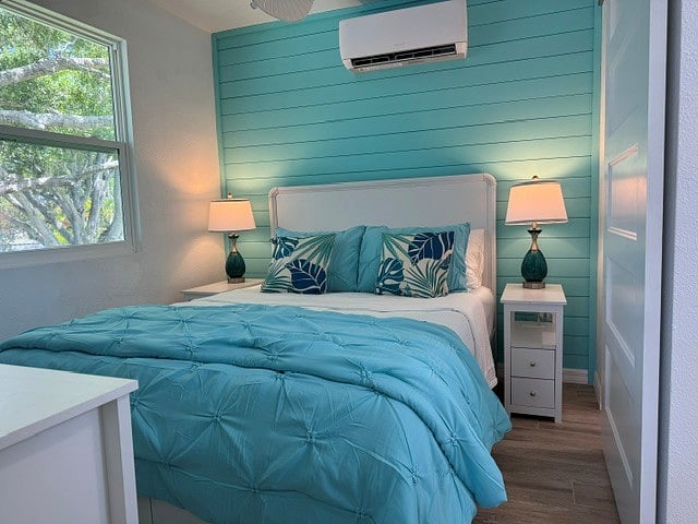 Very comfy queen bed with 4 adjustable pillows, extra linens and blankets