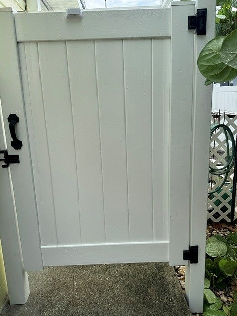 Outdoor Shower. Perfect for after kayaking or just enjoying the Florida sun. If you have not taken a show outdoors, you are missing out.