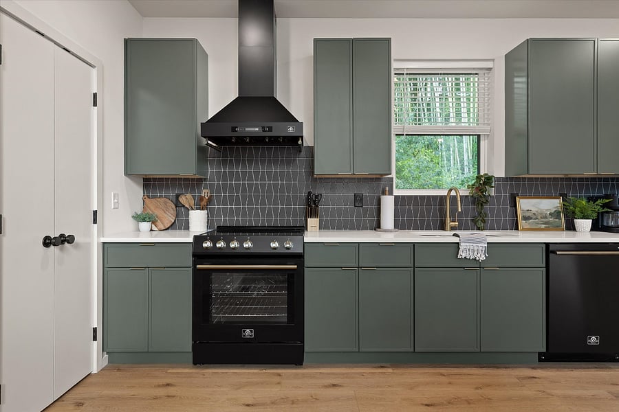 Kitchen appliances with hood vent