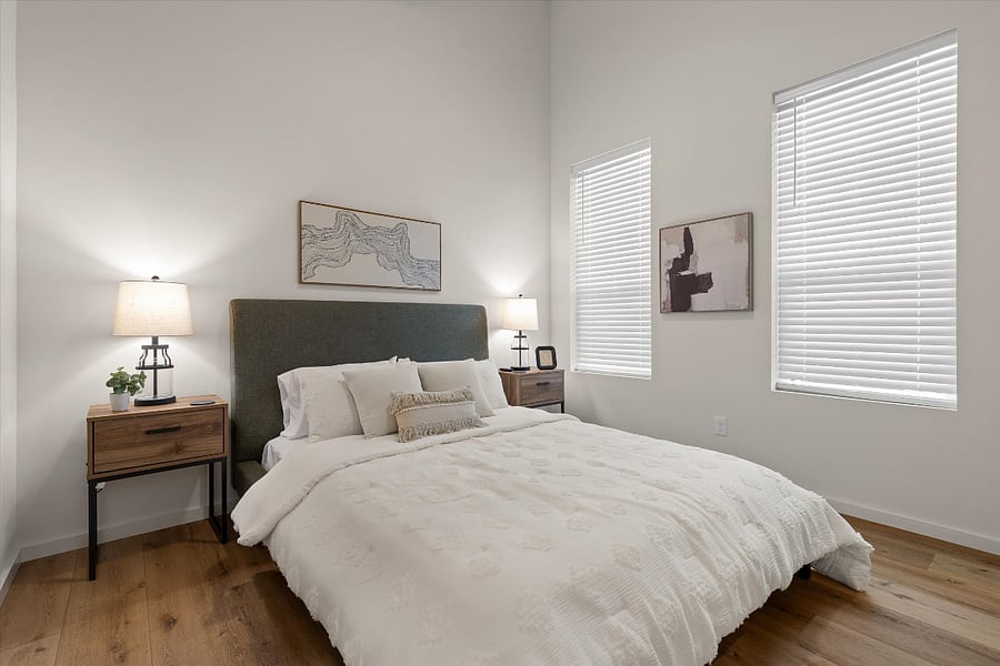 Queen Bedroom 