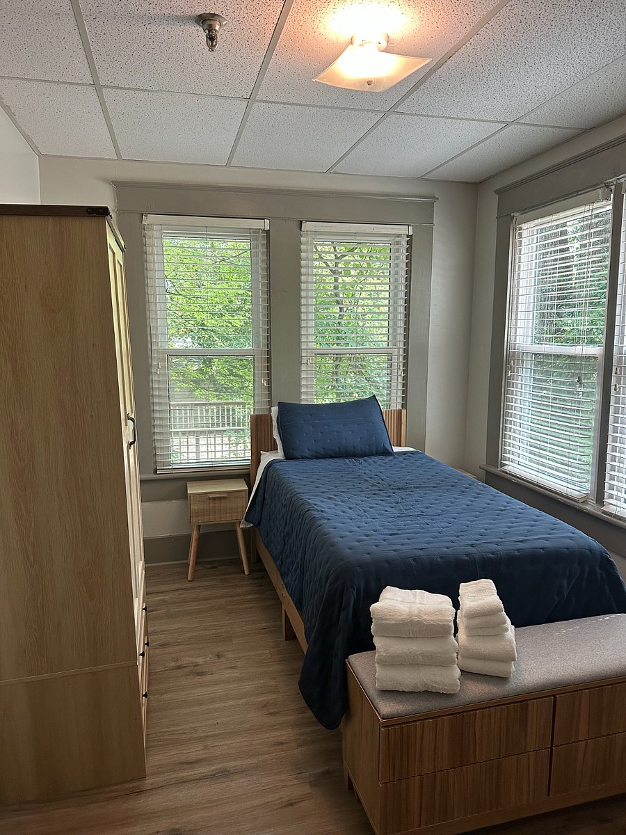 103 // private bedroom // private bathroom