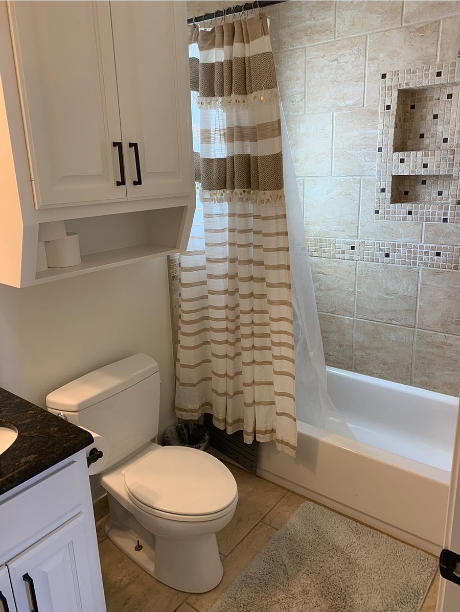 Upstairs bath/shower