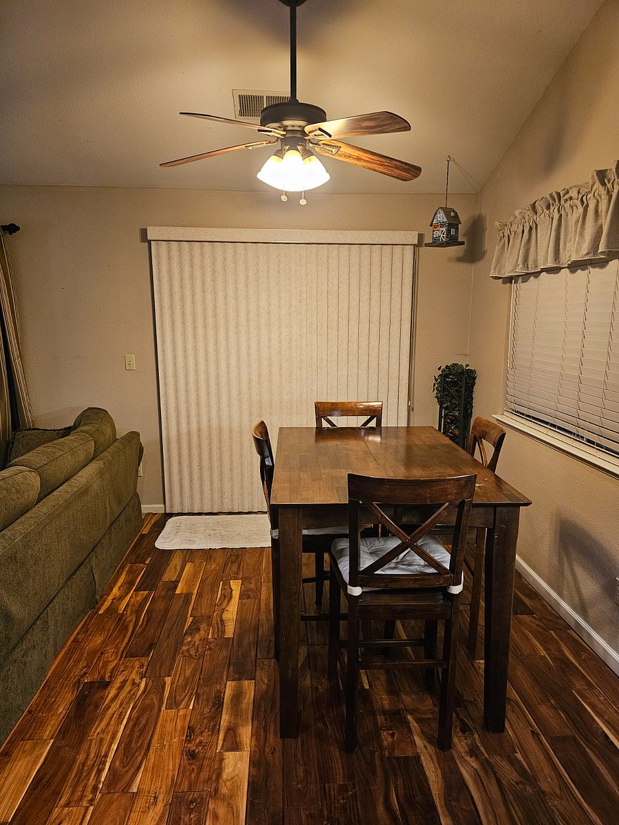 Eating area in kitchen