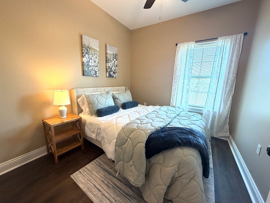 Guest Room Queen