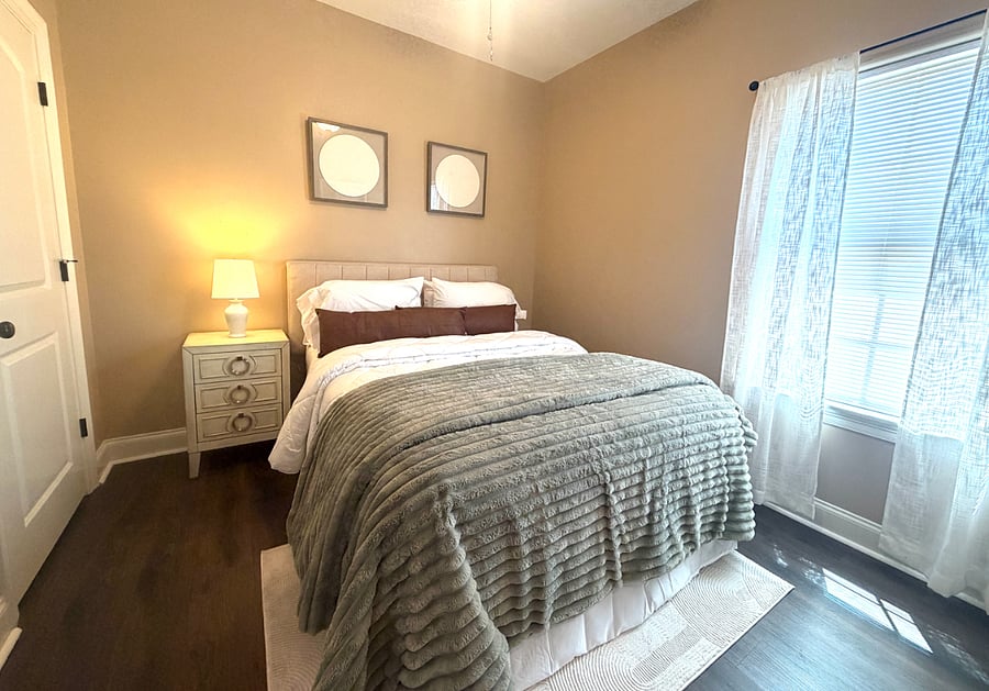 Queen guest bedroom