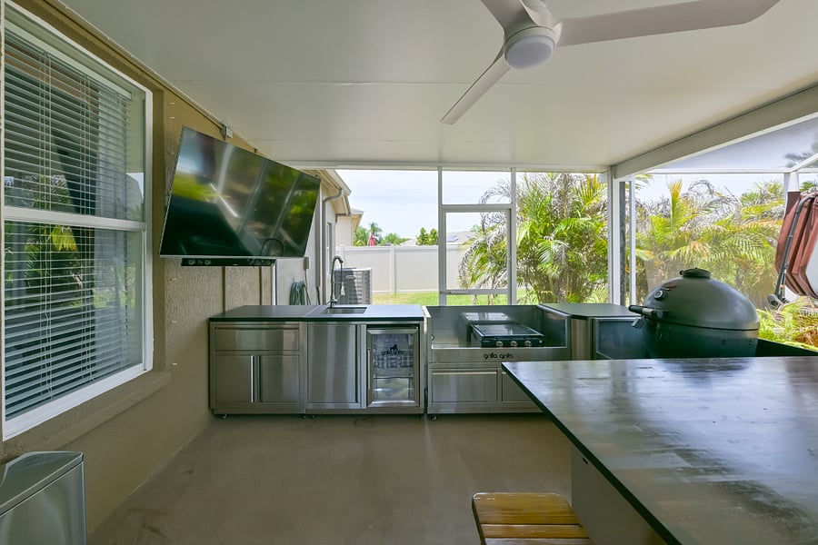 Outdoor kitchen/BBQ with beverage cooler