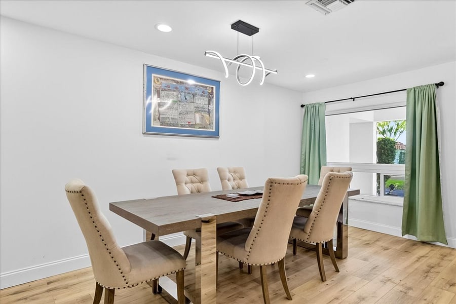 Dining room with expandable table and addn chairs