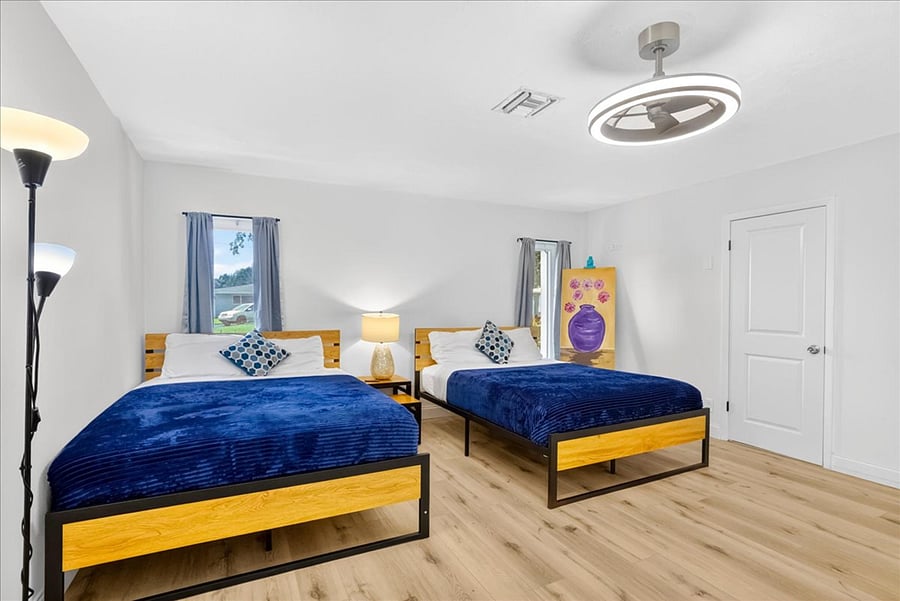 2 queen beds in Bedroom 5