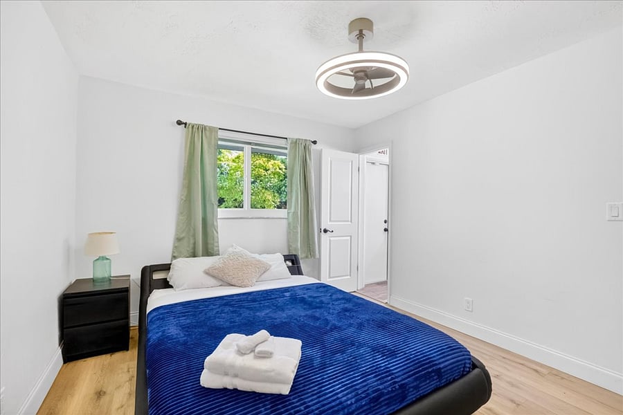 1 queen bed in Bedroom 3