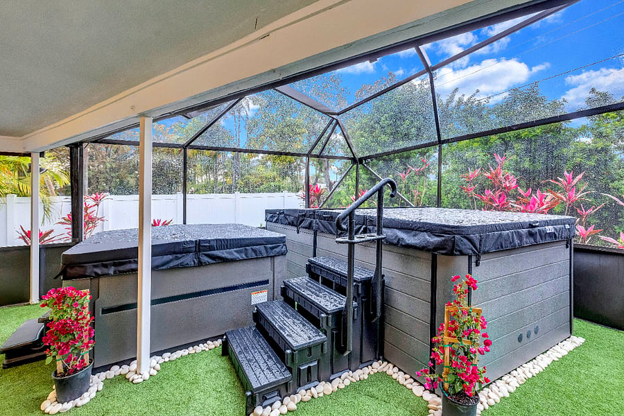 Heated jacuzzi and heated sports pool enjoy all year around