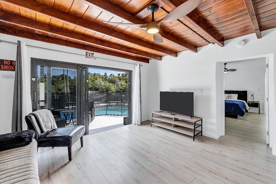 Relaxing and incredible lakefront location