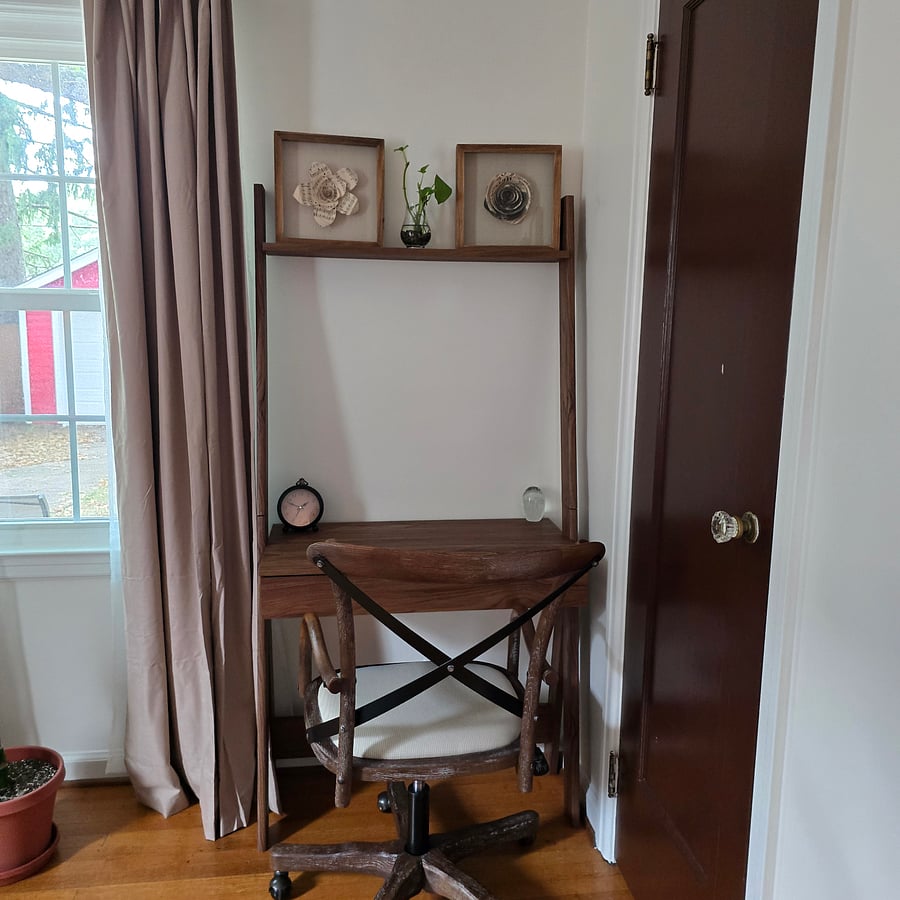 A desk and a stylish chai