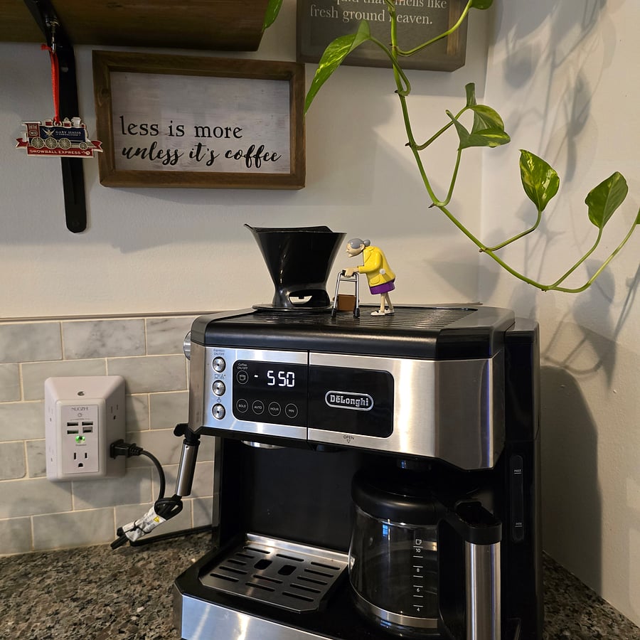 Coffee/espresso machine with accessories.... see next photo.
