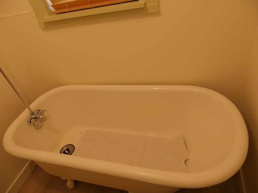 Clawfoot Tub/Shower Combo