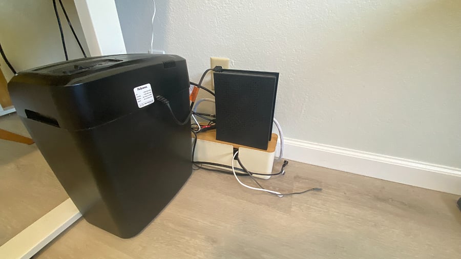 Fully ready for remote work with high-speed Wifi, sit stand desk, desk lamp perfect for video, and paper shredder