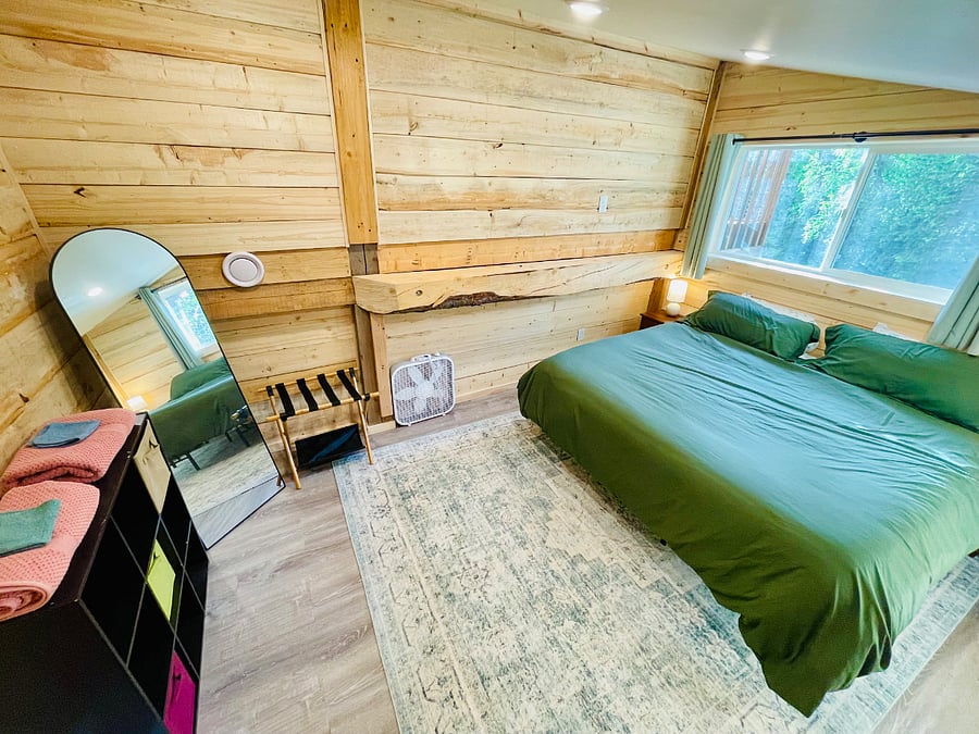 King-sized bedroom