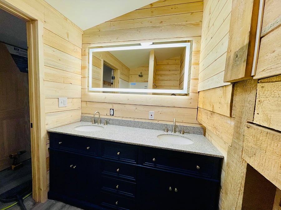 Bathroom nearest the king-sized bedroom