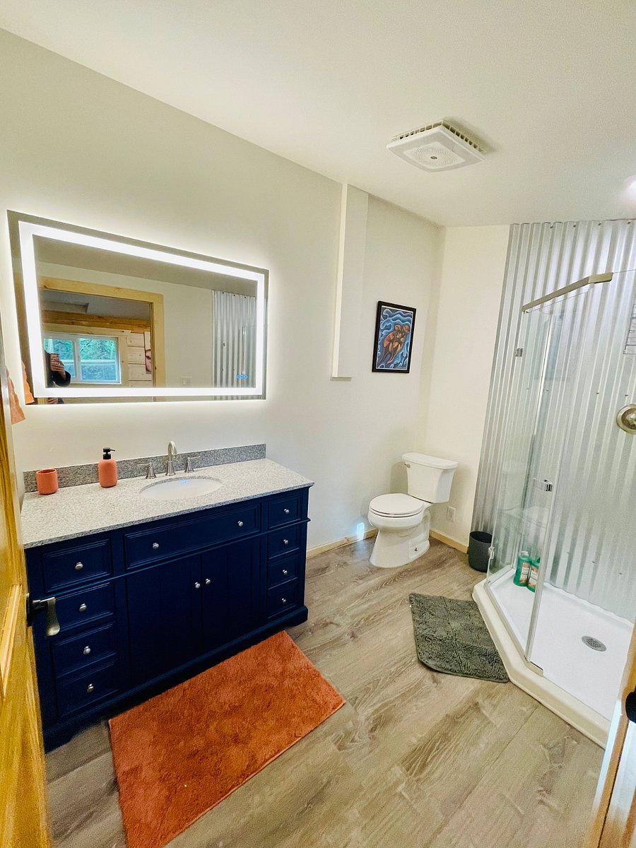 Bathroom nearest the queen-sized bedroom.