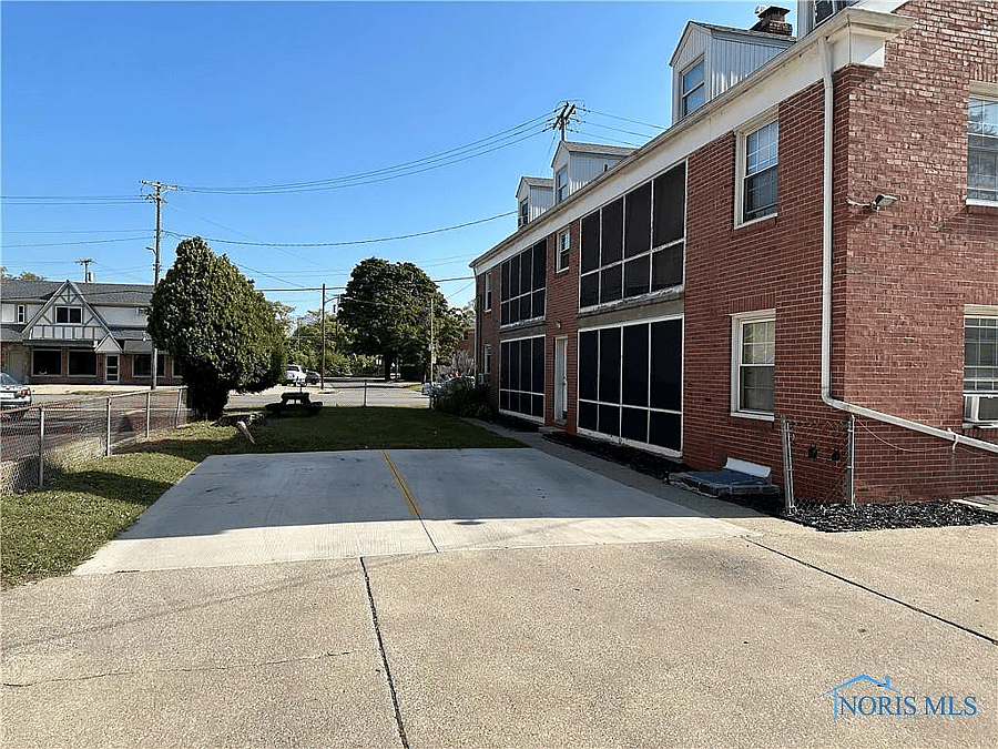 4: additional guest parkings - first come first served