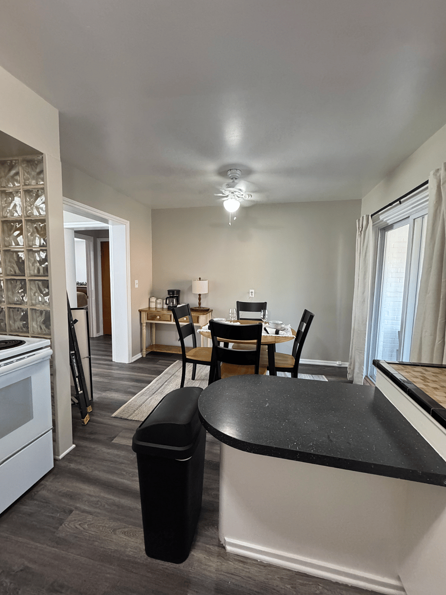 Dining area and Coffee bar