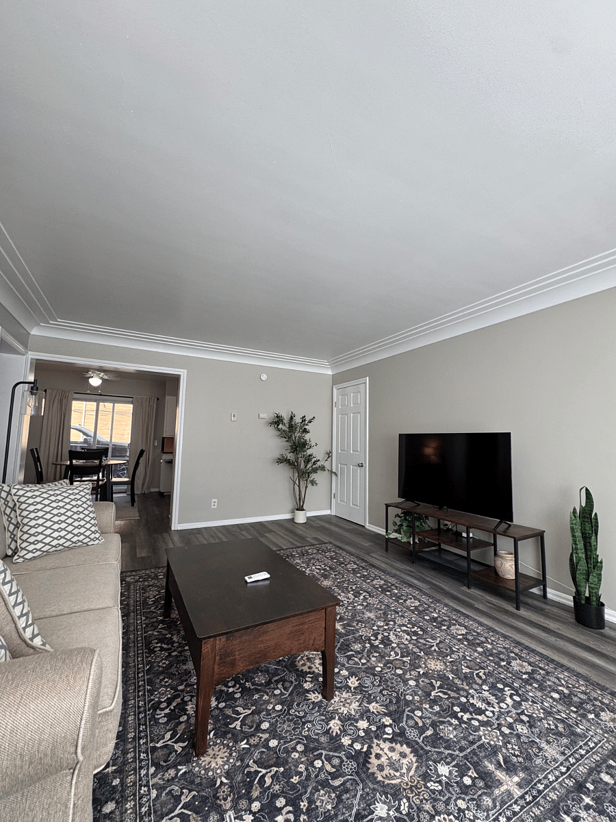 Living Room: Smart TV