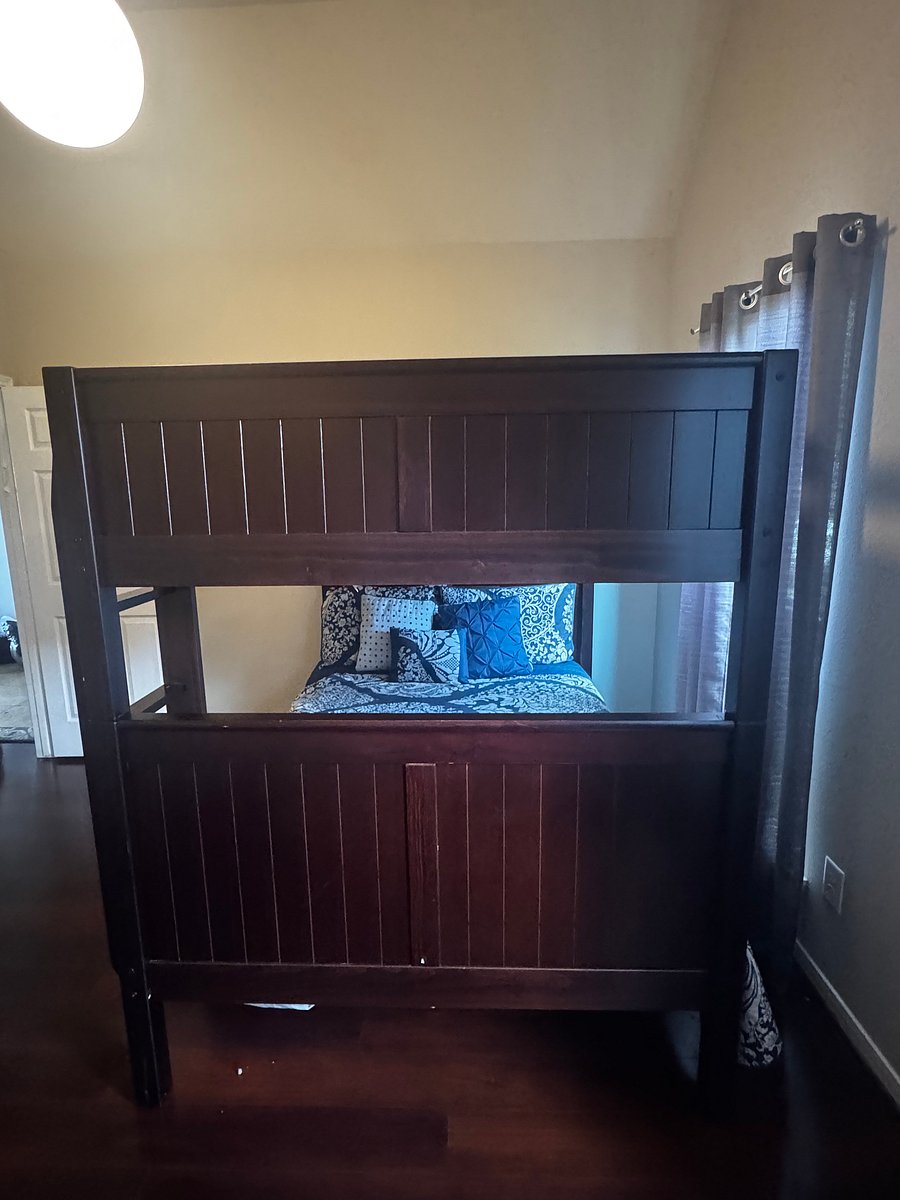 Full-sized sturdy bunk bed sleeps 4 with a 600 pound weight capacity and more head space.  Beds can be separated. Children 8 and under are not permitted to utilize the top bunk bed. 
