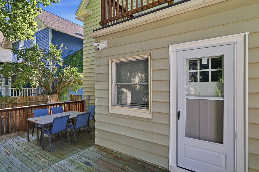 Back yard/Outdoor seating